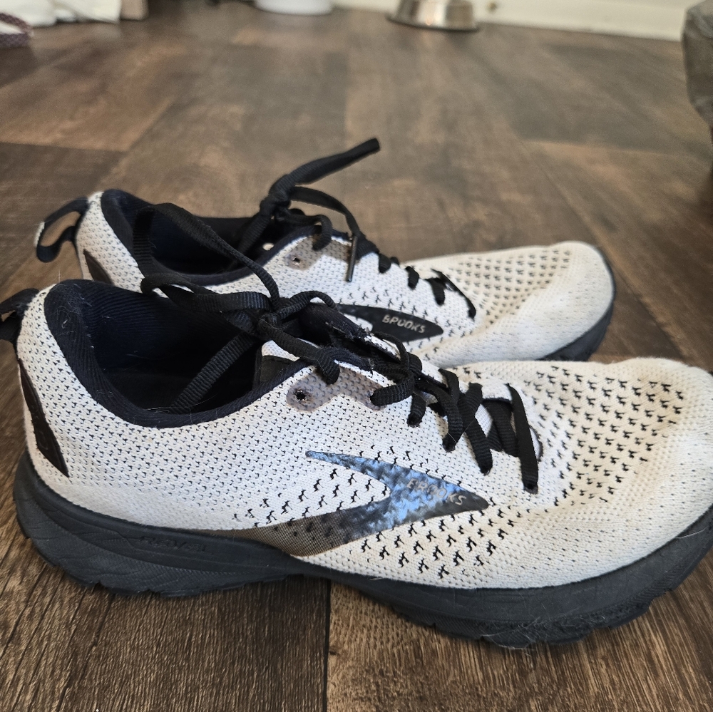 Brooks Tennis Shoes